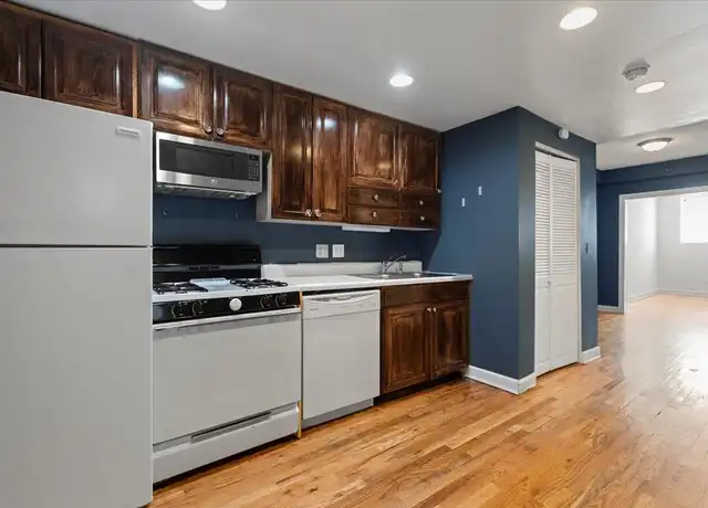 Property at 3700 N Sheffield Ave Unit G1, Chicago, IL, 60613, 3 beds, 2 baths, [object Object]
