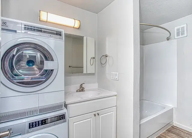 Photo of 12311 Ambaum Blvd SW, Burien, WA 98146