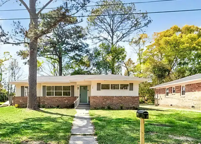 Property at 38 W Lourando Dr, Mobile, AL, 36606, 3 beds, 2 baths, [object Object]