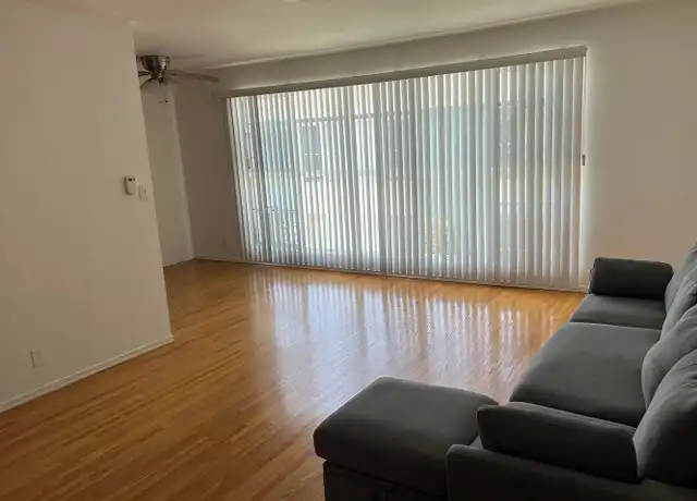 Property at 540 San Vicente Blvd Unit 4, Santa Monica, CA, 90402, 1 bed, 1 bath, [object Object]