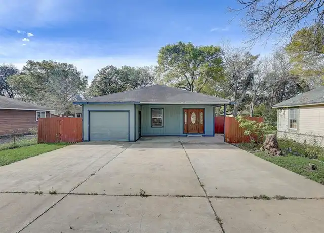 Property at 207 Smith St, Clute, TX, 77531, 4 beds, 2 baths, [object Object]