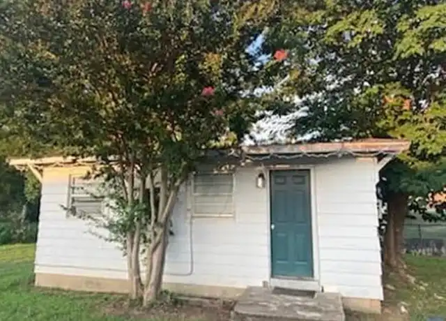 Property at 403 Woodward Ave NW, Jacksonville, AL, 36265, 1 bed, 1 bath, [object Object]