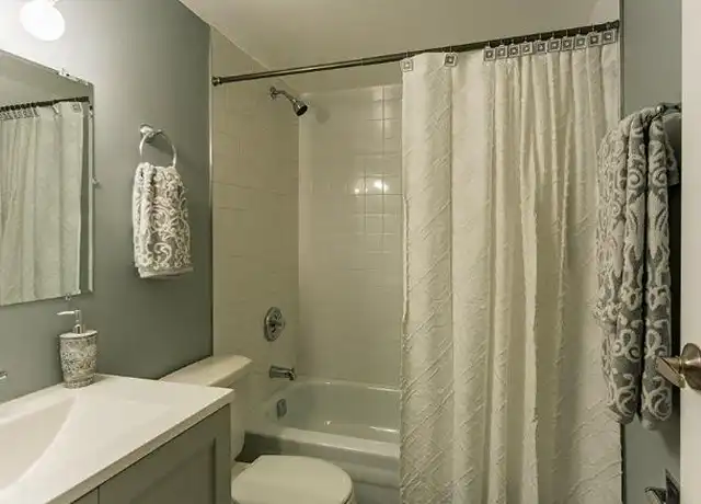 Property at 10435 Menard Ave, Oak Lawn, IL, 60453, 1 bed, 1 bath, [object Object]