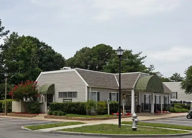 Property at North Arch Village Apartments - 9111 N Arch Village Ct, North Chesterfield, VA, 23236, 2-3 beds, 1.5-2 baths, [object Object]