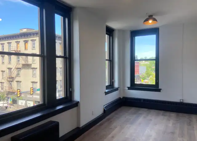 Property at 400 Northampton St Unit 201, Easton, PA, 18042, 1 bed, 1 bath, [object Object]