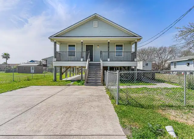Property at 922 7th St, Dickinson, TX, 77539, 3 beds, 2 baths, [object Object]