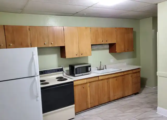 Property at 122 3rd St Unit Lower 122, Fond du Lac, WI, 54935, 1 bed, 1 bath, [object Object]