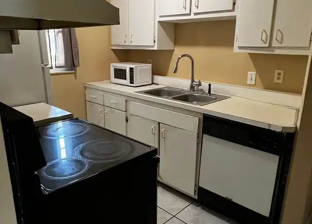 Property at 827 Sky Lake Cir, Orlando, FL, 32809, 2 beds, 1 bath, [object Object]