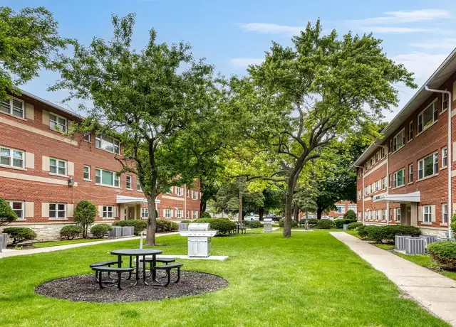 Photo of 501 W Euclid Ave, Arlington Heights, IL 60004
