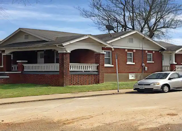 Property at 1138 E Elm St, Springfield, MO, 65806, 4 beds, 1.5 baths, [object Object]