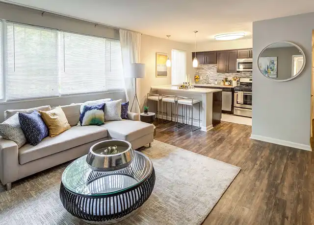Property at The Flats at Douglas - 2704 Kenwood Blvd, Toledo, OH, 43606, 1-3 bed, 1 bath, [object Object]