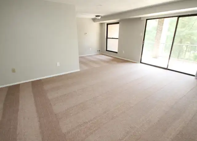Property at 5520 Library Rd Unit 202, Bethel Park, PA, 15102, 1 bed, 1 bath, [object Object]