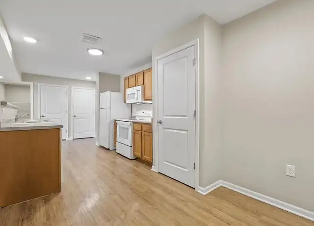 Property at Dunbury Greene - 4478 Westport Rd, Columbus, OH, 43228, 2 beds, 1 bath, [object Object]