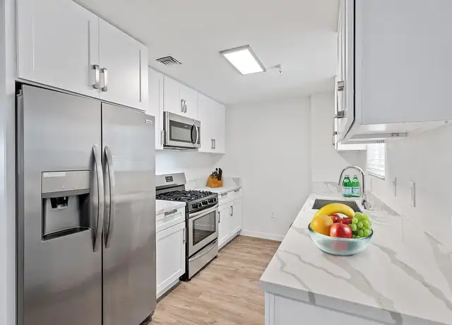 Photo of 18425 Malden St, Northridge, CA 91325