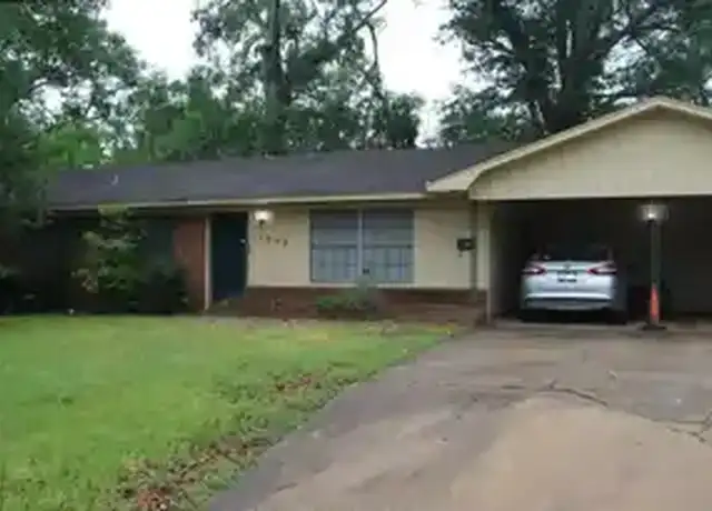 Property at 1905 E Barbara St, Tyler, TX, 75701, 3 beds, 2 baths, [object Object]