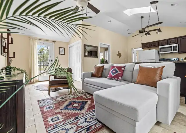 Property at 75 Pedernales St, Austin, TX, 78702, 1 bed, 1 bath, [object Object]