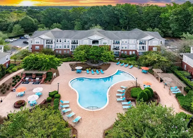 Photo of 905 Matthews Commons Dr, Matthews, NC 28105