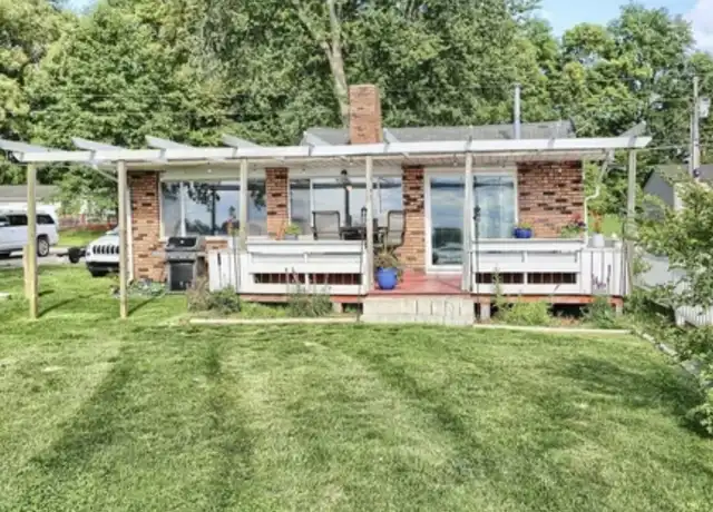 Property at 1049 Chapman Lake Dr, Warsaw, IN, 46582, 3 beds, 1 bath, [object Object]