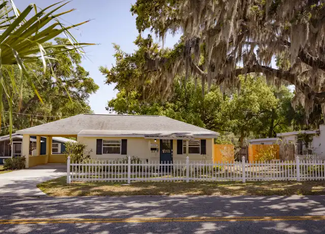Property at 1120 E 1st Ave, Mount Dora, FL, 32757, 2 beds, 1 bath, [object Object]