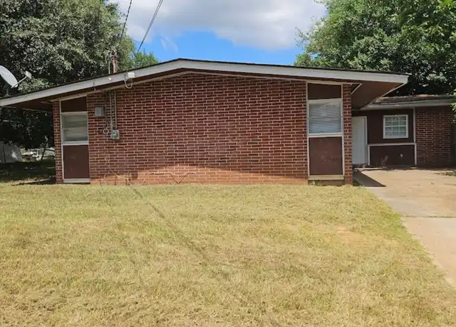 Property at 1969 S Riverview Cir, Albany, GA, 31705, 3 beds, 1 bath, [object Object]