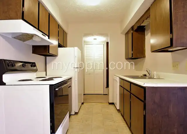 Property at Cornhusker Creek - 818 Lincoln Rd, Bellevue, NE, 68005, 1 bed, 1 bath, [object Object]