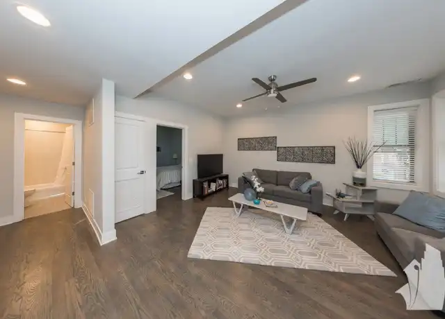 Property at 2618 N Rockwell St Unit 2620-3, Chicago, IL, 60647, 2 beds, 1 bath, [object Object]