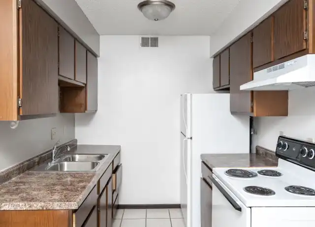 Property at 1105 Kent Cir, Waterloo, IA, 50701, 2 beds, 1 bath, [object Object]
