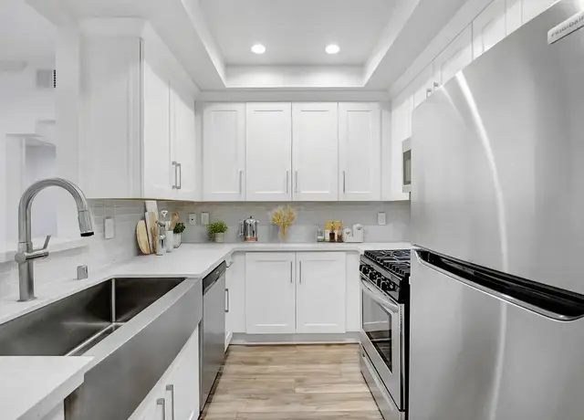 Photo of 311 S Swall Dr, Los Angeles, CA 90048