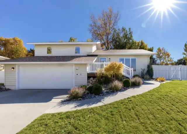 Property at 1024 17th Ave SW, Great Falls, MT, 59404, 3 beds, 3 baths, [object Object]