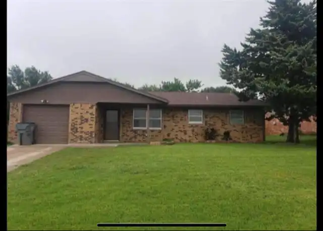 Property at 114 SE Tattershall Way, Lawton, OK, 73501, 3 beds, 2 baths, [object Object]