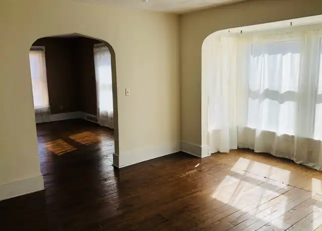 Property at 565 N Main St Unit 565 Second Floor, Canton, OH, 44720, 2 beds, 1 bath, [object Object]