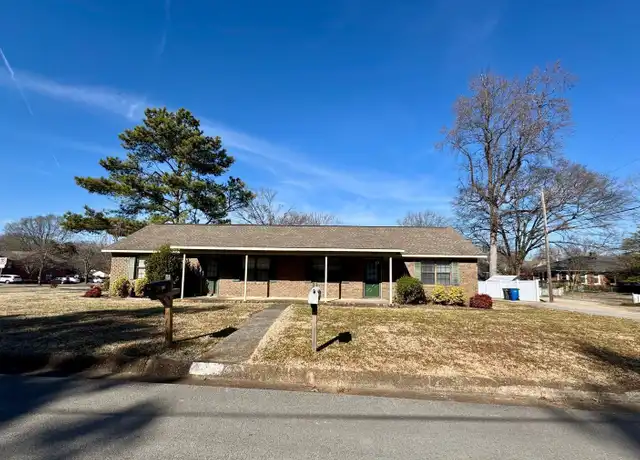 Property at 424 W Woodland Rd, Florence, AL, 35630, 2 beds, 1 bath, [object Object]