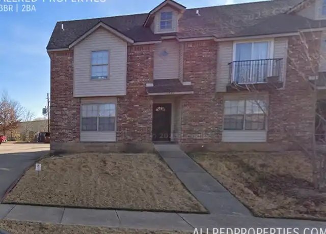 Property at 1724 N Chestnut Ave, Fayetteville, AR, 72703, 3 beds, 2 baths, [object Object]
