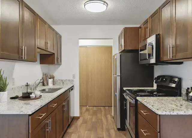 Property at Silver Ridge - 2330 Stillwater Ave E, Saint Paul, MN, 55119, 1-2 bed, 1 bath, [object Object]