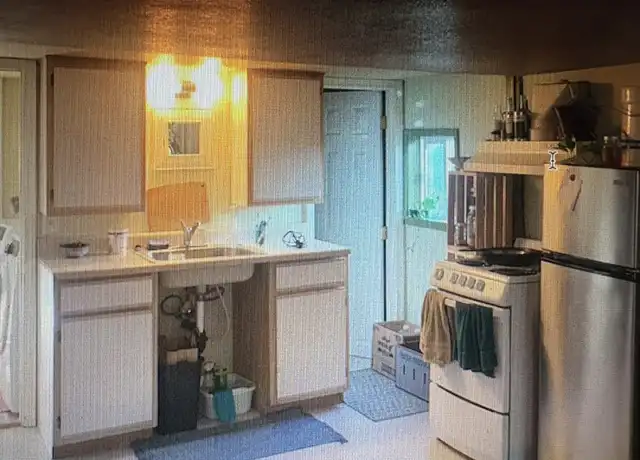 Property at 2765 E 18th Ave, Eugene, OR, 97403, 1 bed, 1 bath, [object Object]