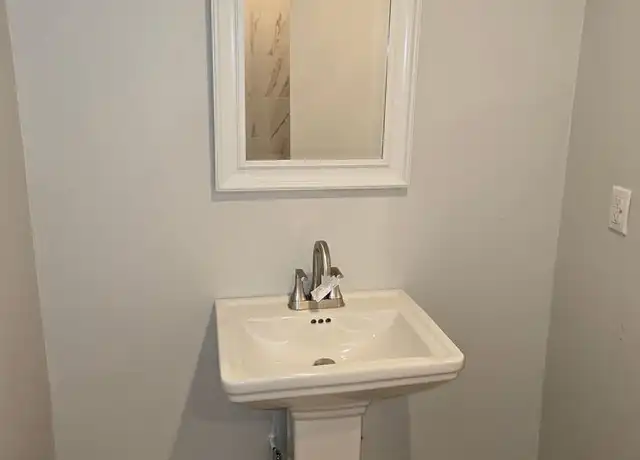 Property at 14700 Hubbard St Unit 3, Sylmar, CA, 91342, 1 bed, 1 bath, [object Object]