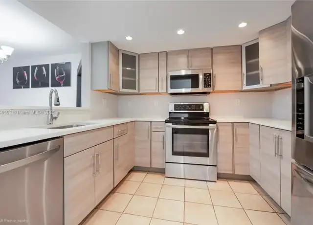 Property at 11213 SW 88th St Unit B112, Miami, FL, 33173, 2 beds, 2 baths, [object Object]