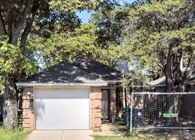 Property at 1008 Mack Pl, Denton, TX, 76209, 3 beds, 1.5 baths, [object Object]