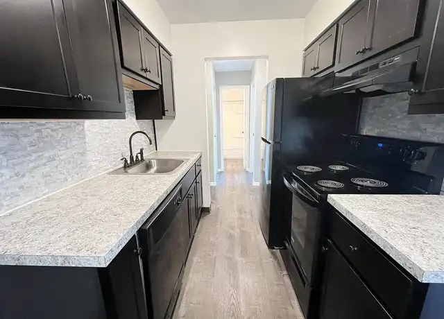 Property at Crown Pointe Apartments - 725 Edgecliff St, Covington, KY, 41014, 1-2 bed, 1 bath, [object Object]