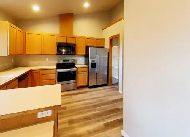 Property at 922 34th St, Bellingham, WA, 98229, 6 beds, 3 baths, [object Object]
