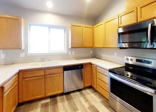 Property at 922 34th St, Bellingham, WA, 98229, 6 beds, 3 baths, [object Object]