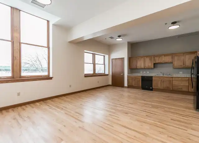 Property at 346 2nd Ave SW, Cedar Rapids, IA, 52404, 1 bed, 1 bath, [object Object]