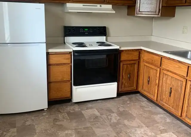 Property at 288 Pine St Unit D6, Bristol, CT, 06010, 2 beds, 1 bath, [object Object]