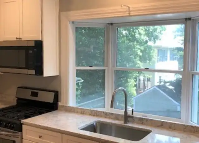 Property at 15 Everett Ave Unit 1, Providence, RI, 02906, 2 beds, 1 bath, [object Object]