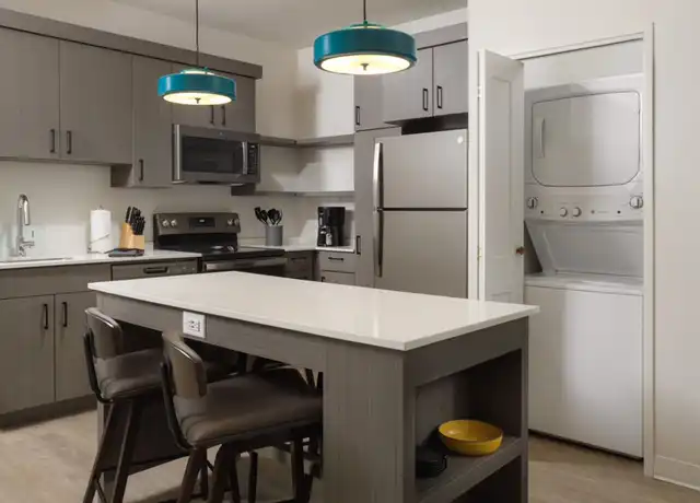 Property at 1905 W Pinnacle Peak Rd, Phoenix, AZ, 85027, 2 beds, 1 bath, [object Object]