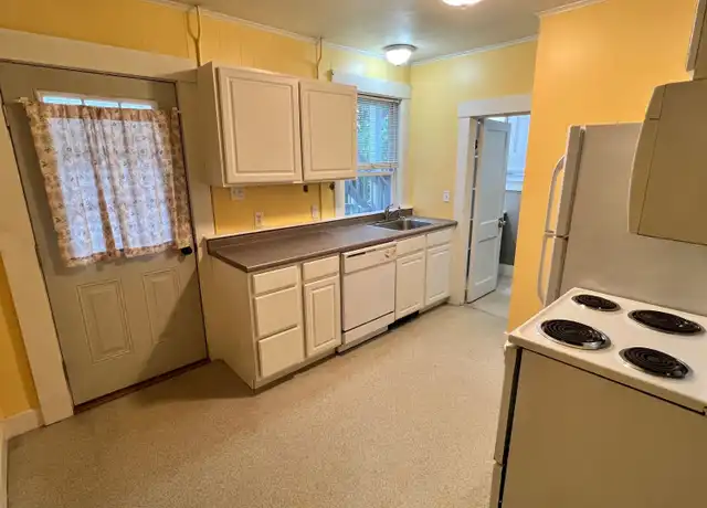 Property at 33 Elm St Unit 33-1, Newmarket, NH, 03857, 1 bed, 1 bath, [object Object]