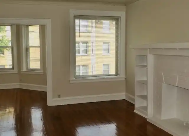 Property at 2209 E 70th St Unit 2W, Chicago, IL, 60649, 2 beds, 1 bath, [object Object]
