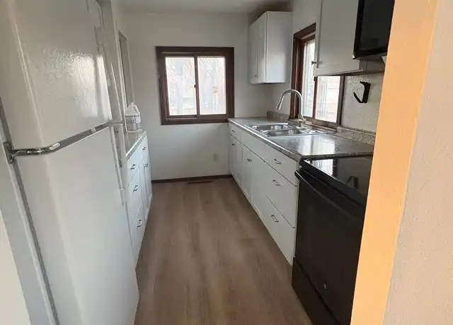 Property at 7 6th St SE, Oelwein, IA, 50662, 1 bed, 1 bath, [object Object]