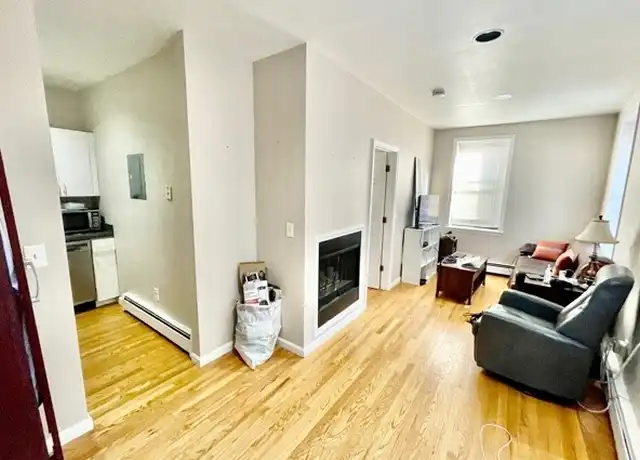 Property at 2 Thacher St Unit 2, Boston, MA, 02113, 1 bed, 1 bath, [object Object]