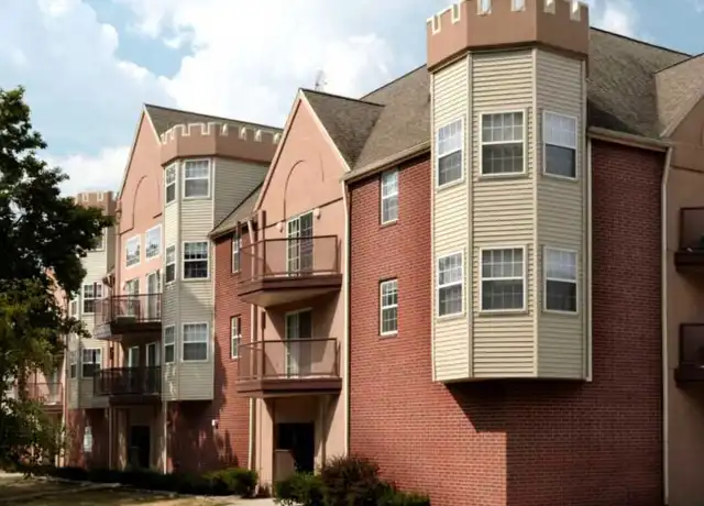 Property at 1007 S Locust St, Champaign, IL, 61820, 3 beds, 2 baths, [object Object]
